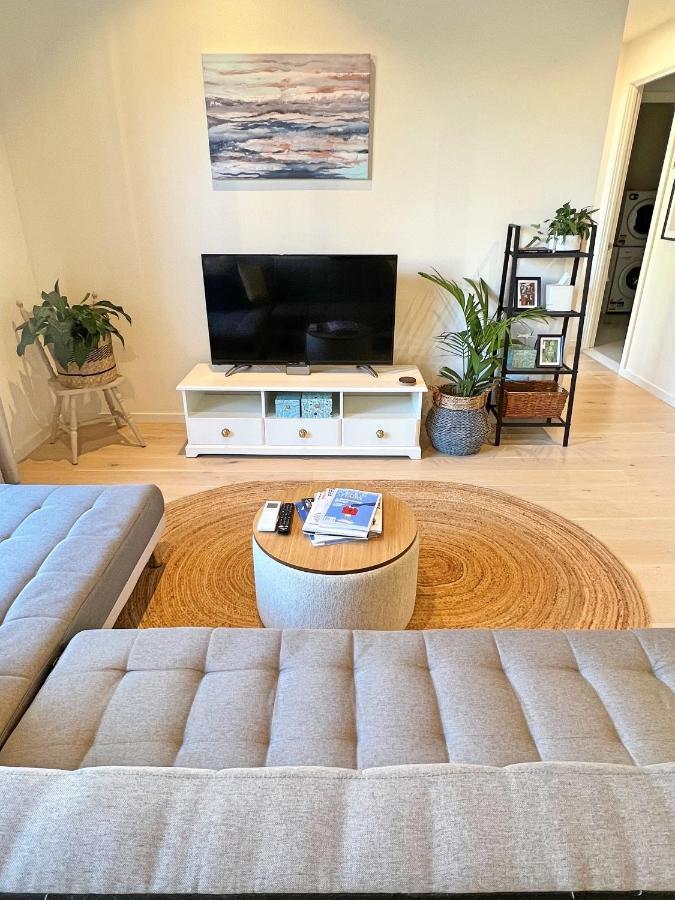 Industrial Yet Modern, 1Bd 1Bth Apt - Woden Phillip Экстерьер фото